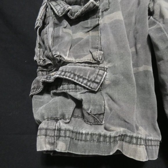 VF JEANSWEAR | 7 Regular | Camouflage / Camo | Cargo Shorts | Snap Buttons | GUC - Picture 6 of 12